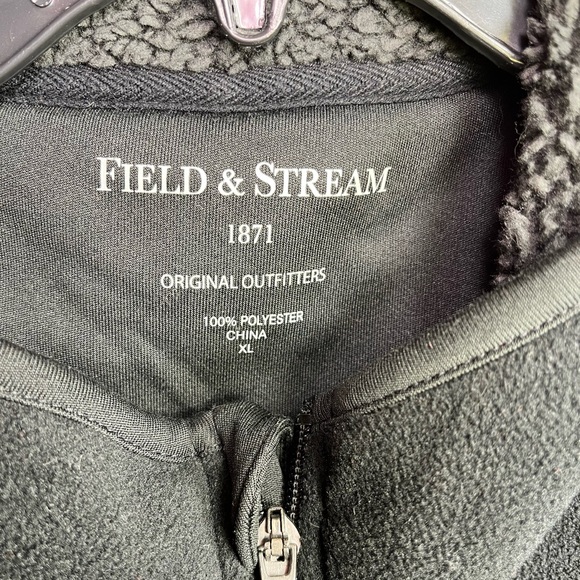 XL Field and Stream Fleece Vest - Picture 2 of 3